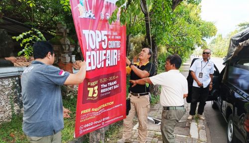 Satpol Pp Denpasar Tertibkan Spanduk Banner Dan Baliho Kedaluwarsa 