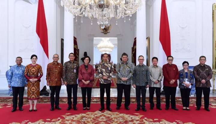 Dipanggil ke Istana, Jokowi MInta OJK dan Lembaga Keuangan Jaga Momentum Pertumbuhan Ekonomi