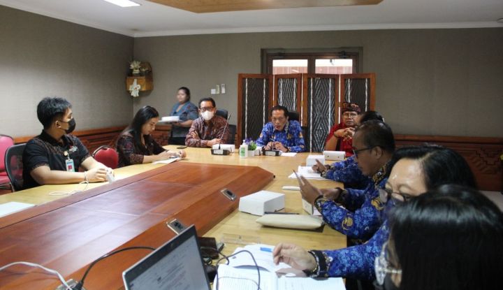 Tingkatkan Pelayanan, Disdukcapil Kota Denpasar Gelar Rapat Forum Konsultasi Publik