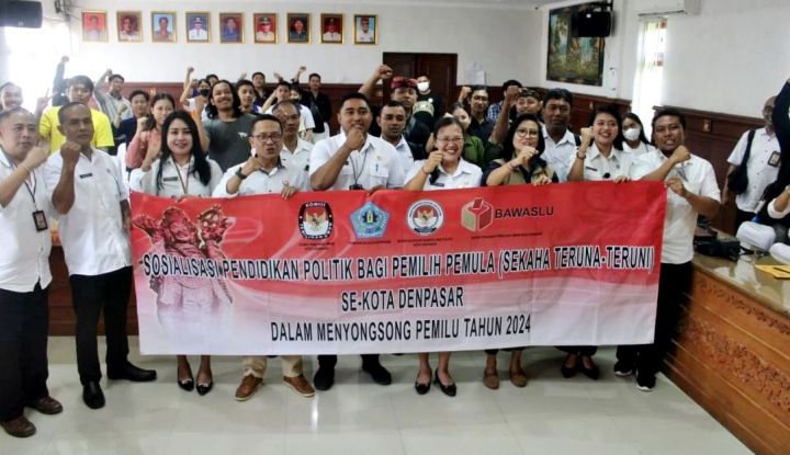 Tingkatkan Partisipasi Generasi Muda Jelang Pemilu 2024, Kesbangpol Denpasar Gelar Sosialisasi Pendidikan Politik Bagi STT Se-Kota Denpasar