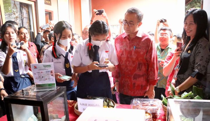 Jadi Pilot Project Pembayaran Digital, Wali Kota Jaya Negara Luncurkan Gen Dental di SMPN 2 Denpasar