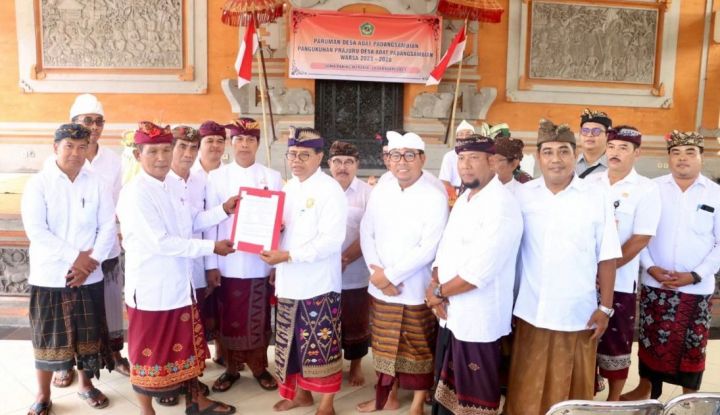 Wawali Arya Wibawa Hadiri Pengukuhan Prajuru Desa Adat Padangsambian Periode 2023 - 2028