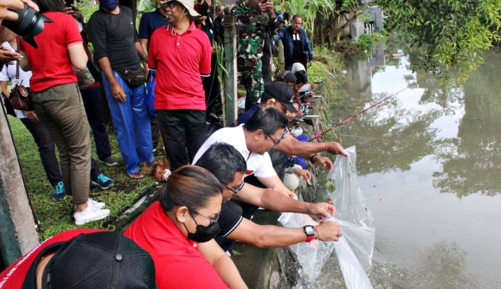 Meriahkan HUT Kota Denpasar ke-235, Wawali Arya Wibawa Buka Lomba Mancing Air Deras