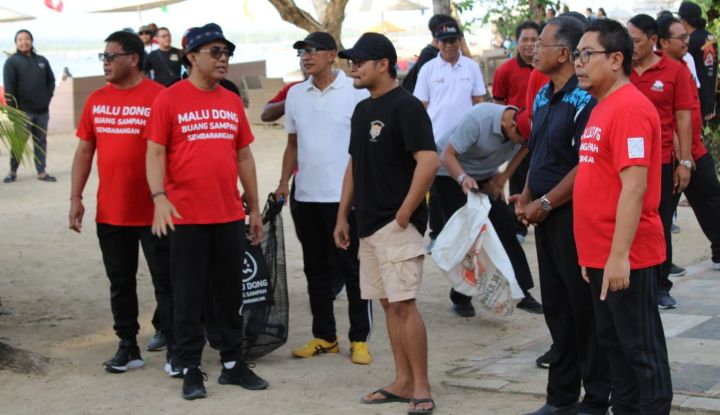 Wali Kota Denpasar Bersih-bersih Pantai Sambil Bawa Misi Terselubung