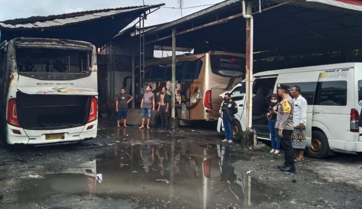 Bengkel di Denpasar Terbakar, 5 Bus Hangus-Kerugian Tembus Rp 800 Juta!